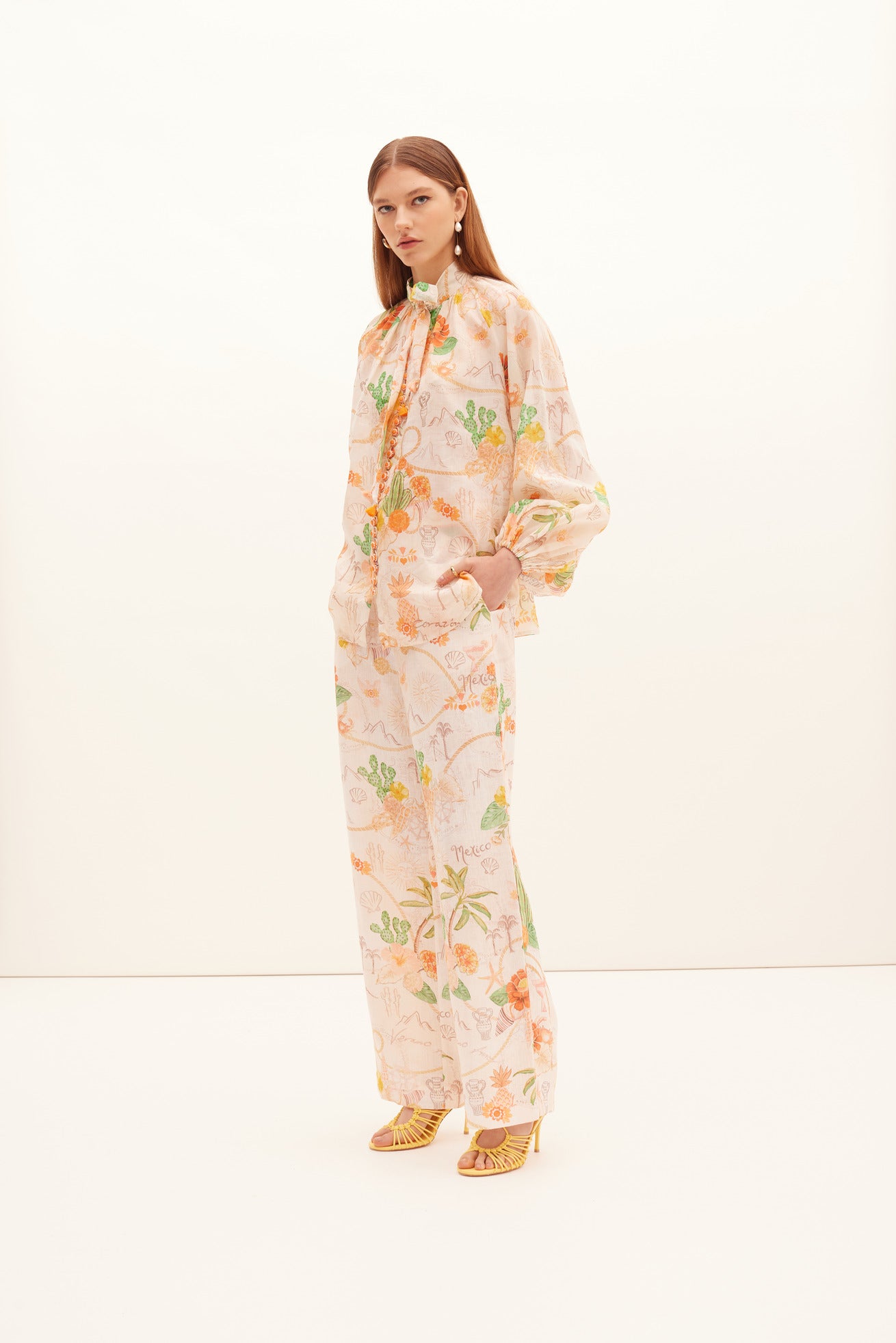 Tacaná Tie Buttoned Blouse