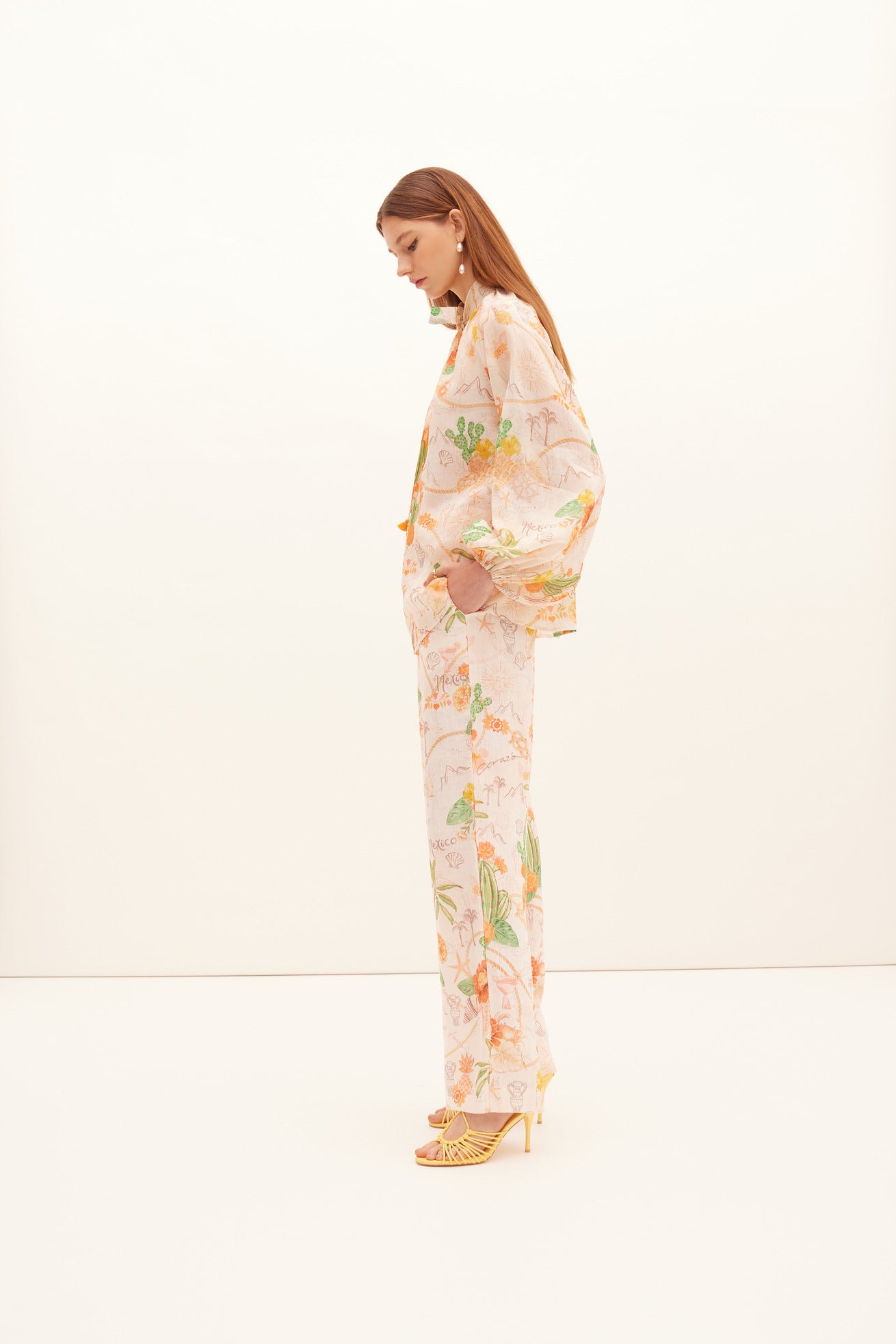 Tacaná Tie Buttoned Blouse