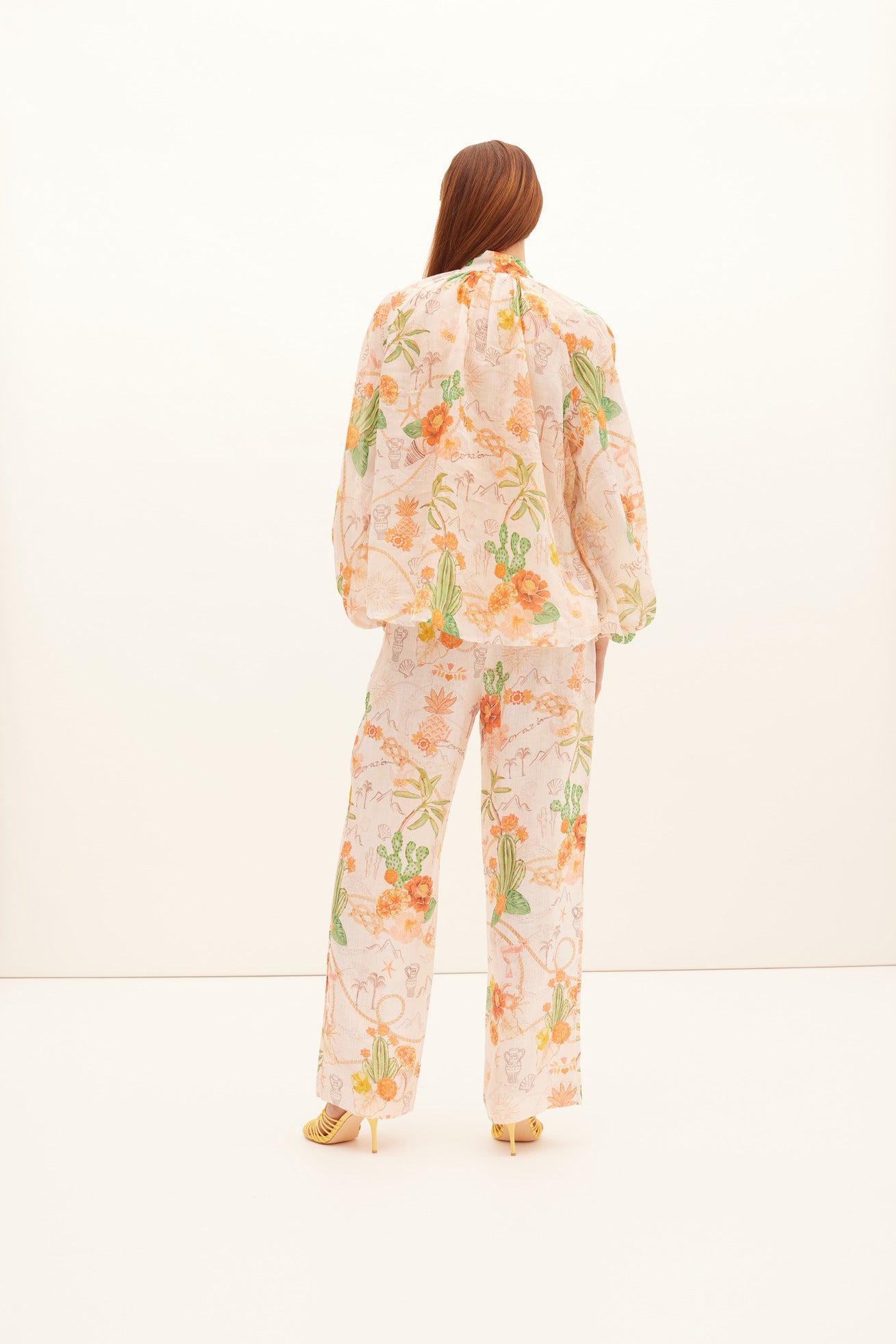 Tacaná Tie Buttoned Blouse