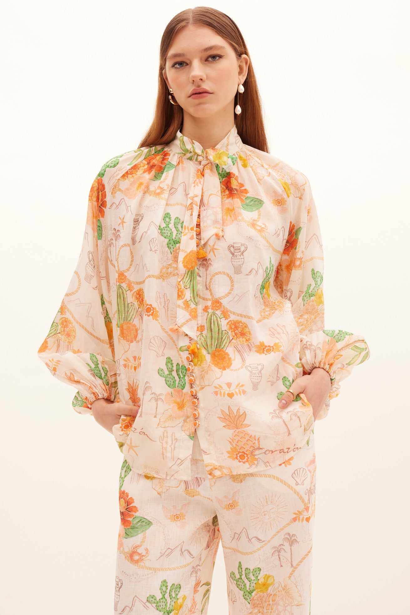 Tacaná Tie Buttoned Blouse