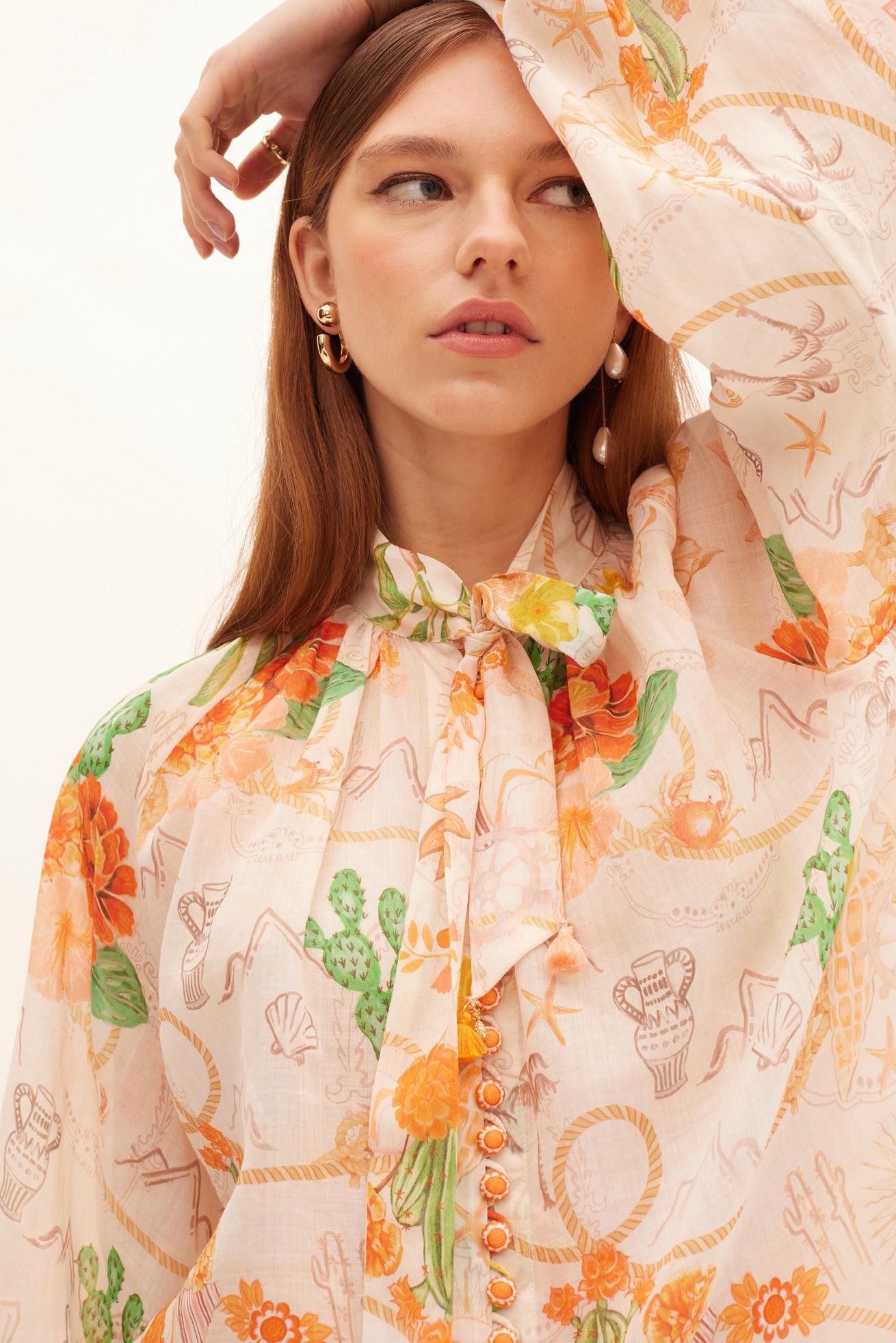 Tacaná Tie Buttoned Blouse