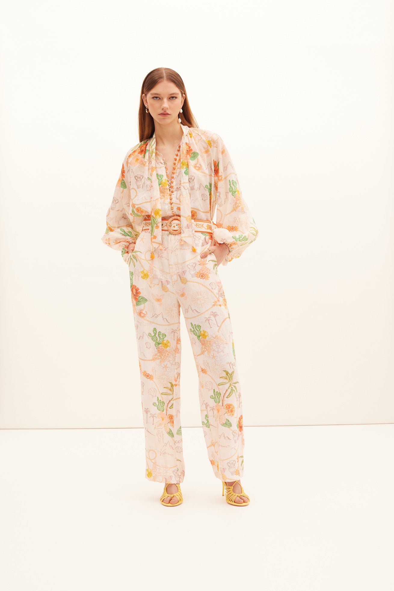 Tacaná Tie Buttoned Blouse