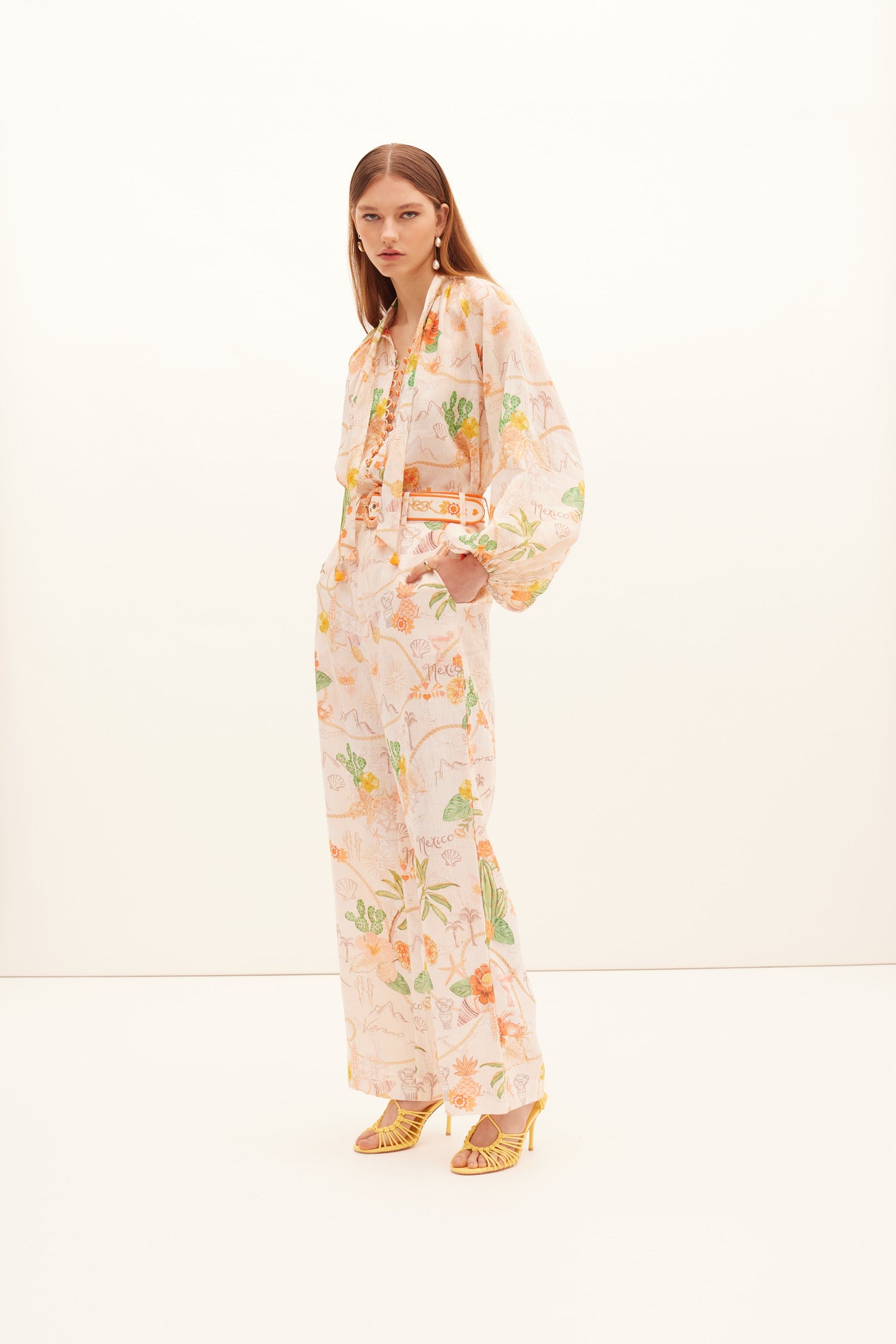 Tacaná Tie Buttoned Blouse