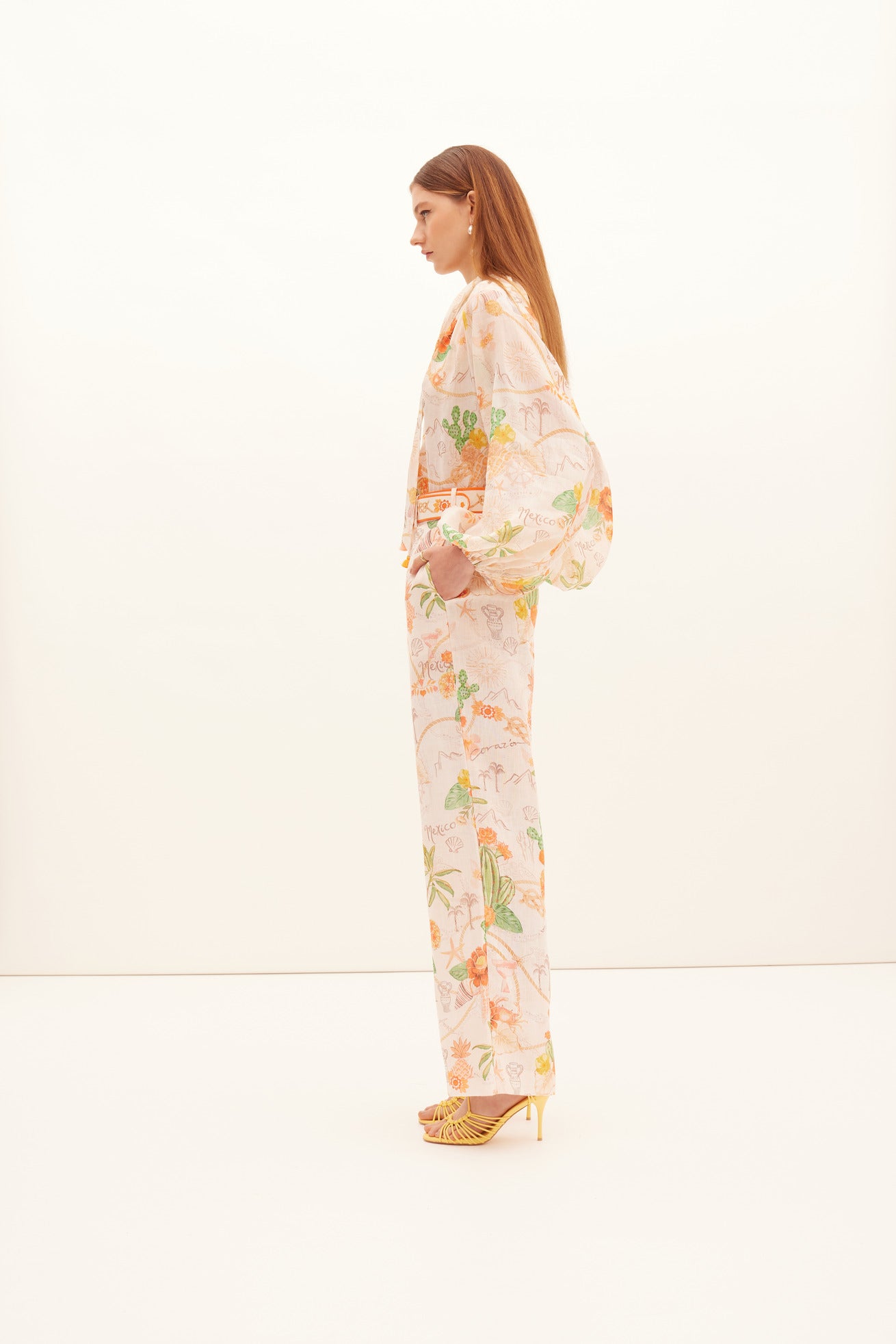 Tacaná Tie Buttoned Blouse