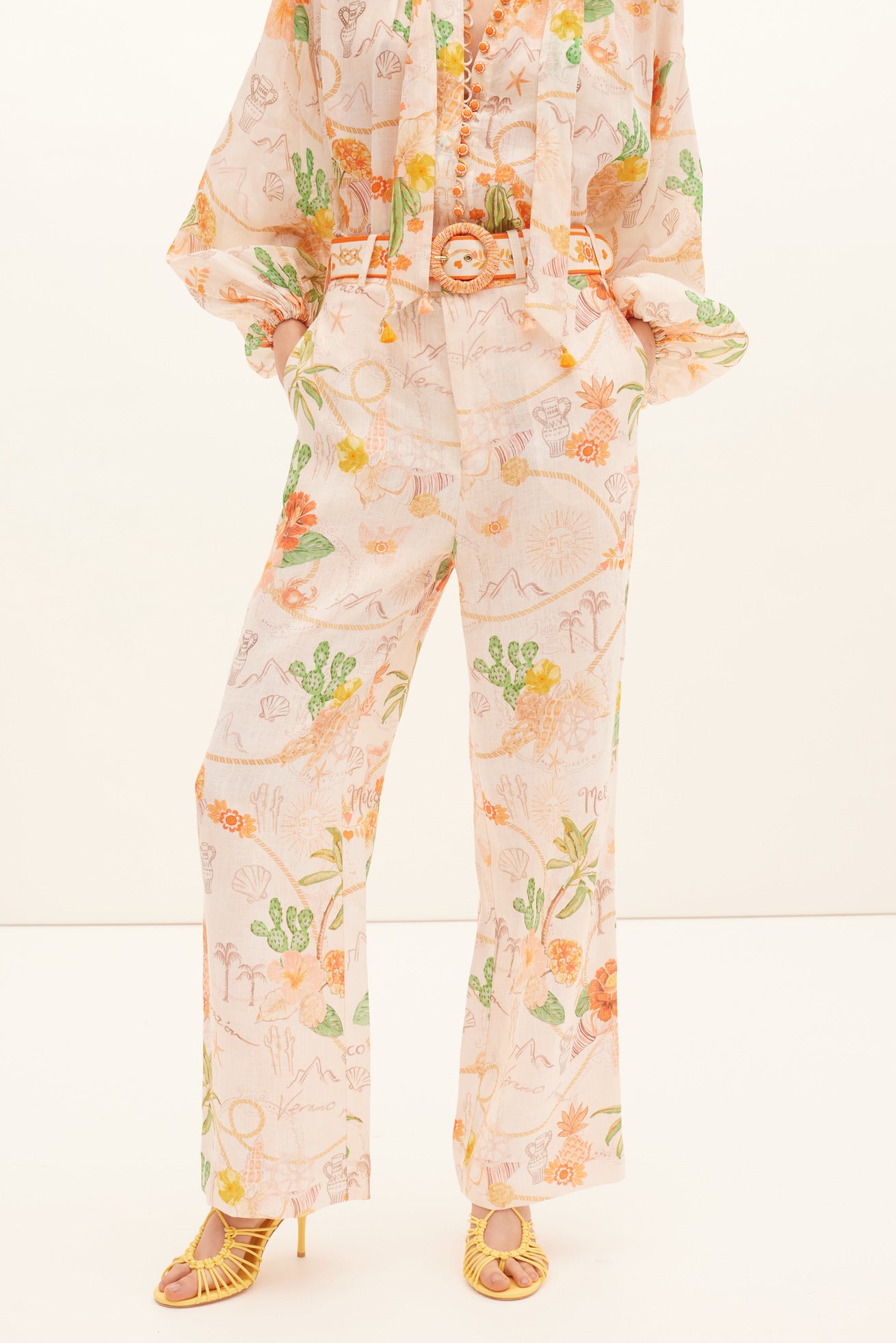 Tacaná Tie Buttoned Blouse